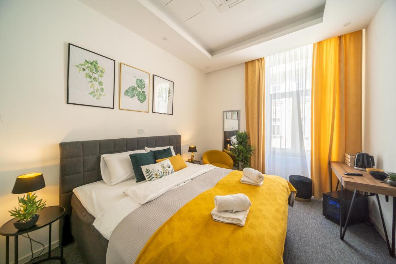 Elenas Rooms & Apartment ซาเกร็บ ภายนอก รูปภาพ