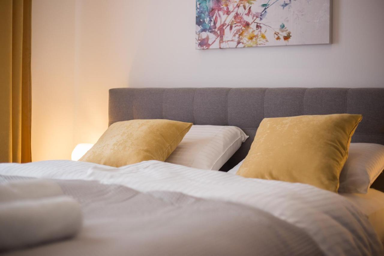 Elenas Rooms & Apartment ซาเกร็บ ภายนอก รูปภาพ